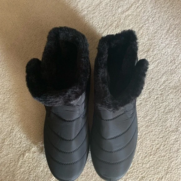 Soft sole side zipper winter booties from Amazon. Never worn. - Picture 9 of 9